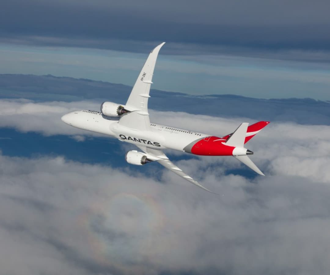 qantas-plane-flying
