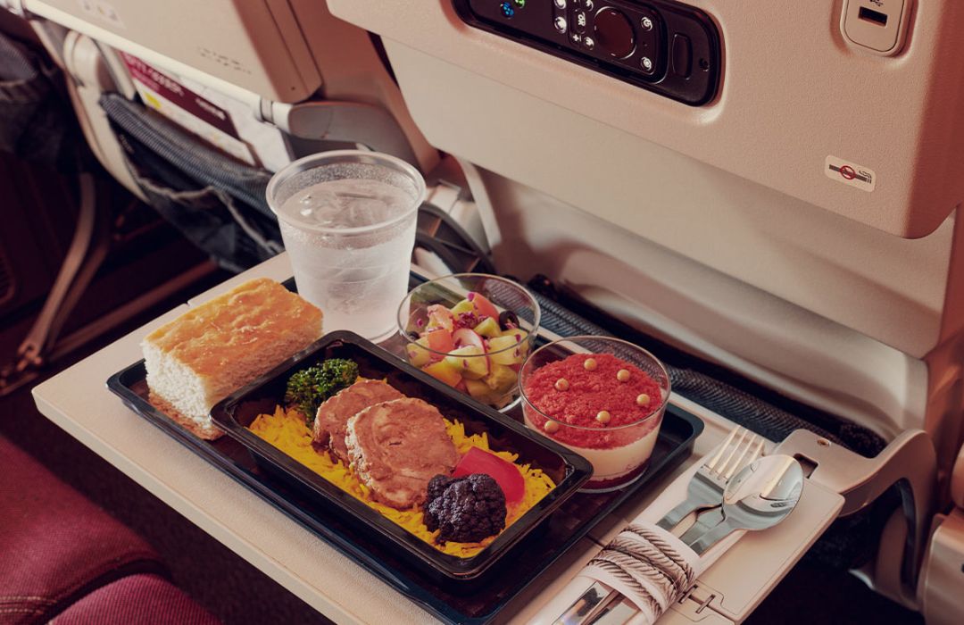 qatar airways economy class meal
