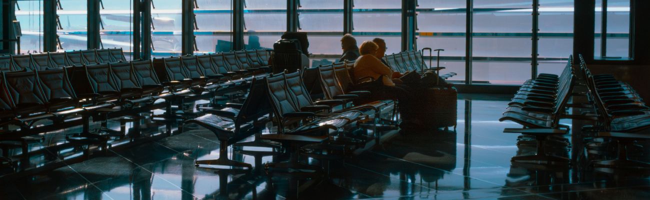 people-waiting-in-airport