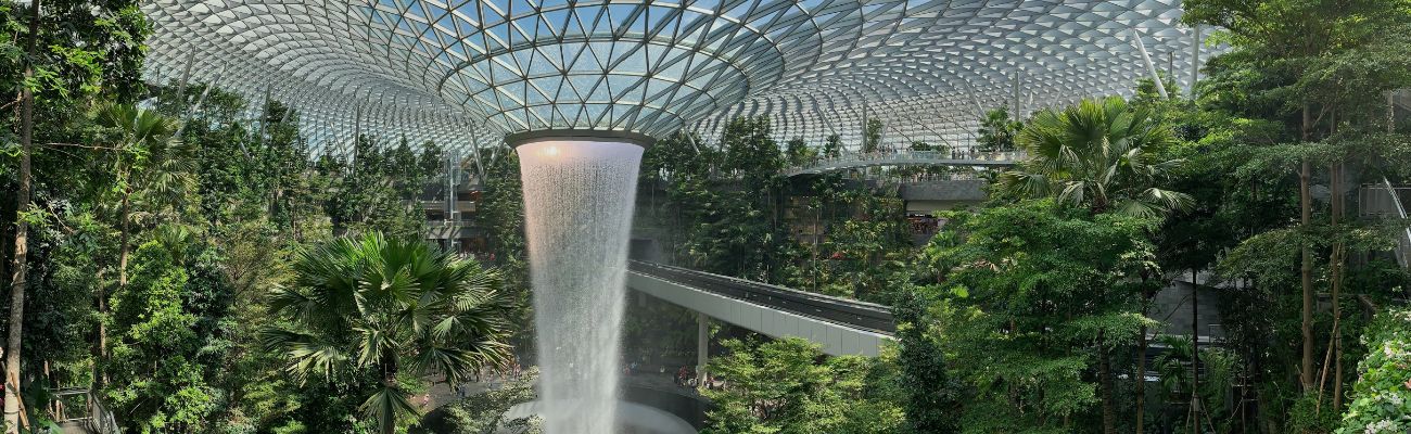 singapore-airport-waterfall