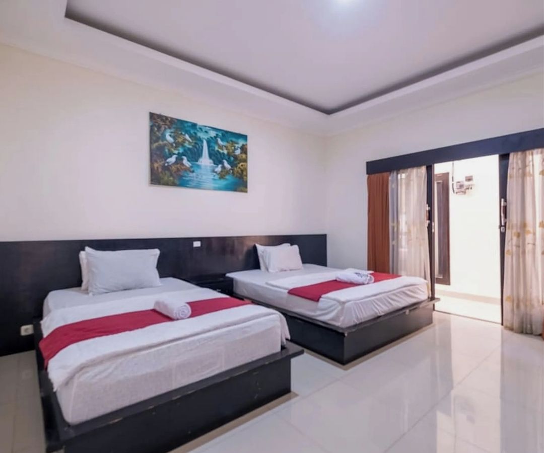 Hotel room with 2 queen beds