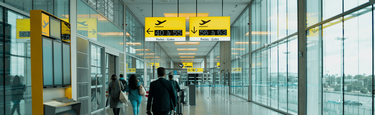airport-yellow-signs