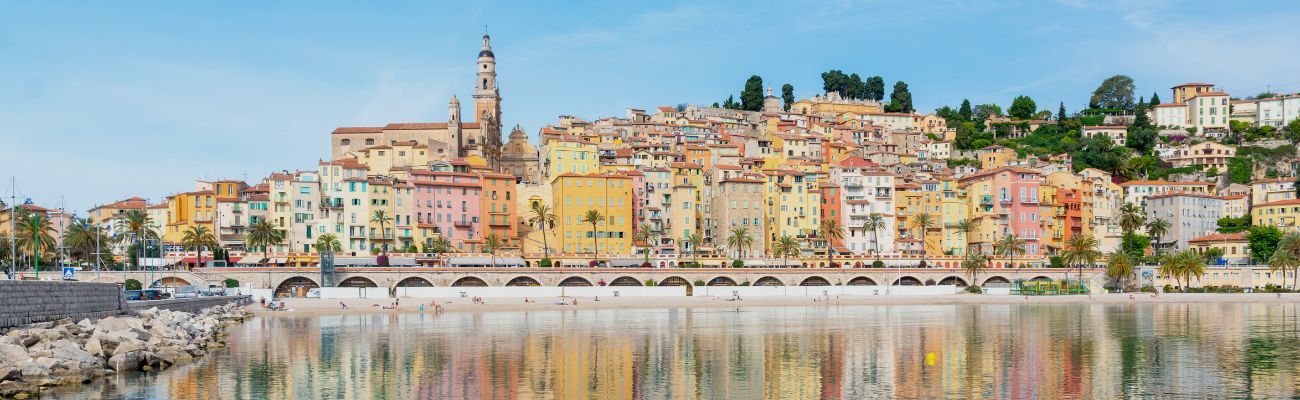Colourful houses in front of ocean