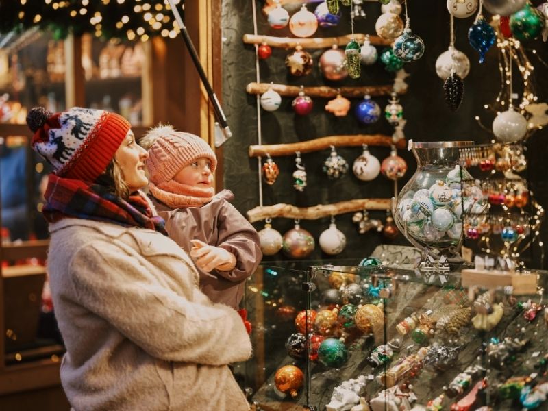family-christmas-markets-europe