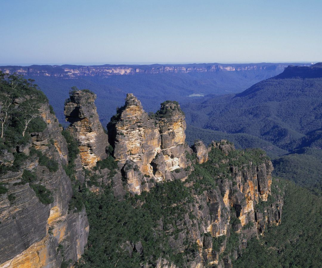 3 sisters and blue mountains