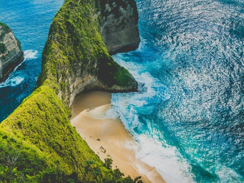 bali-beach-cliffs