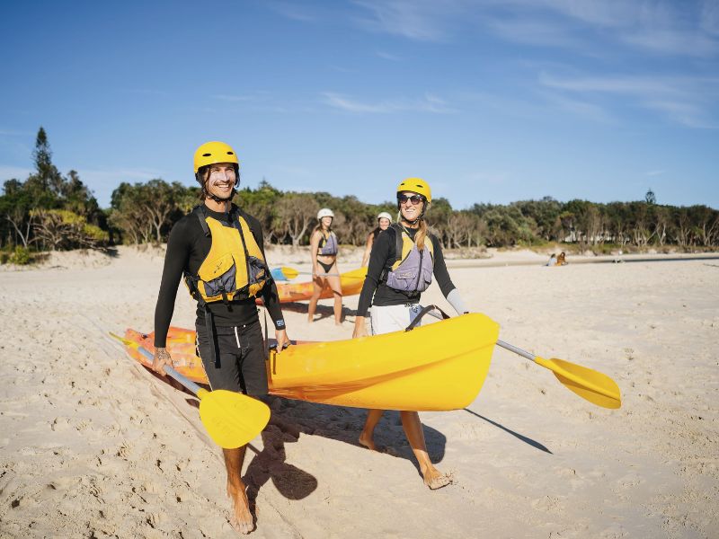 Byron-bay-friends-kayaka