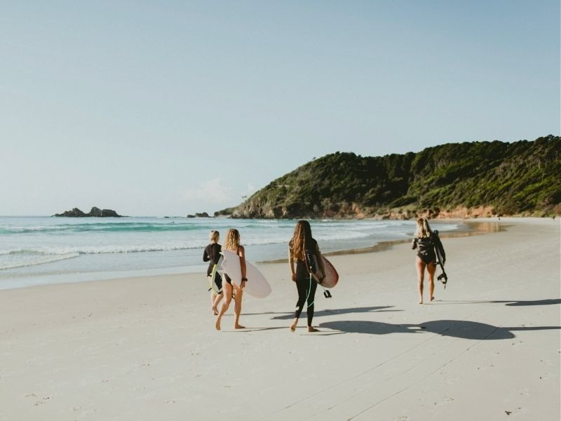 byron bay sufers
