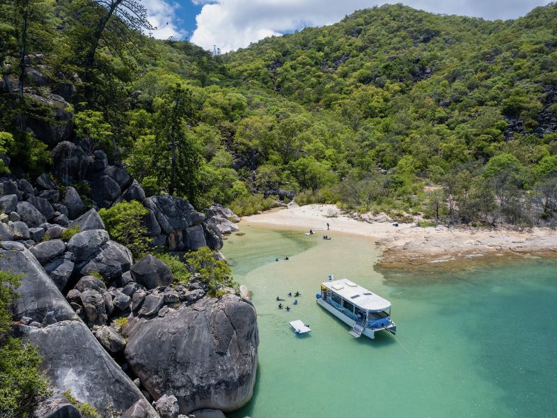 townsville-boat-at-beach