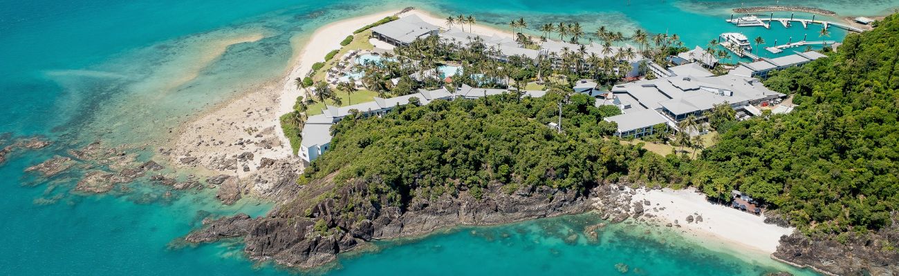 whitsundays-crytal-blue-water-beach