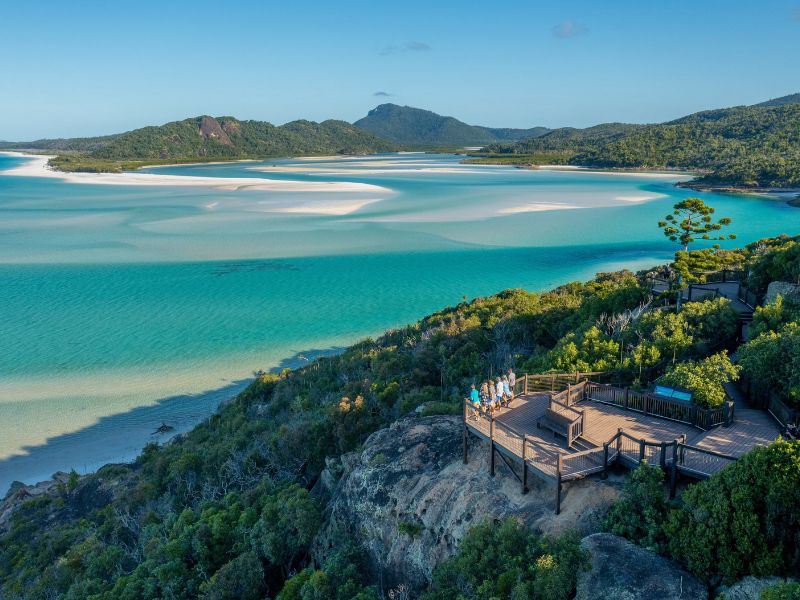 whitsundays-crytal-blue-water-beach