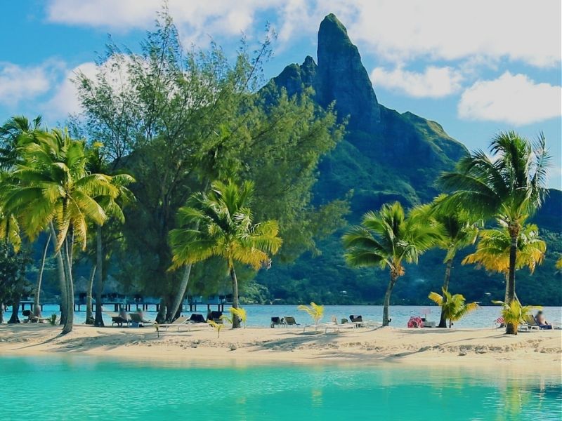 Tahiti-beach-blue-water