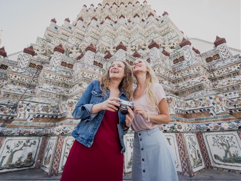 friends viewing temple in bangkok