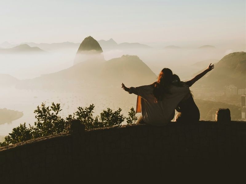 friends overlooking misty mountains