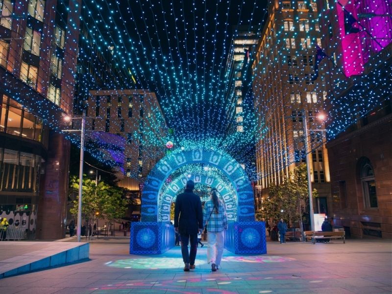 couple walking in sydney during vivid