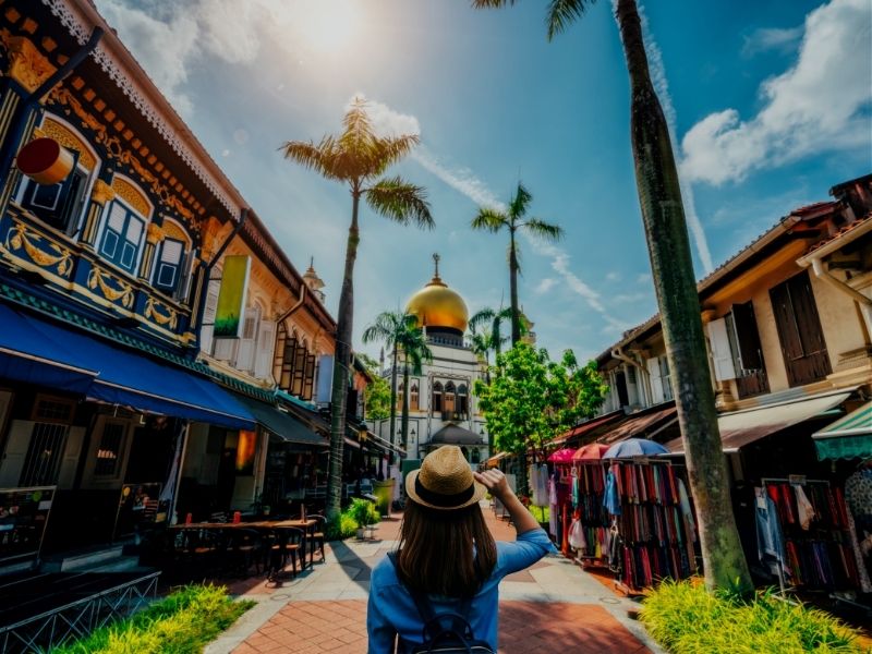 lady walking to  Masjid Sultan mosque in singapore