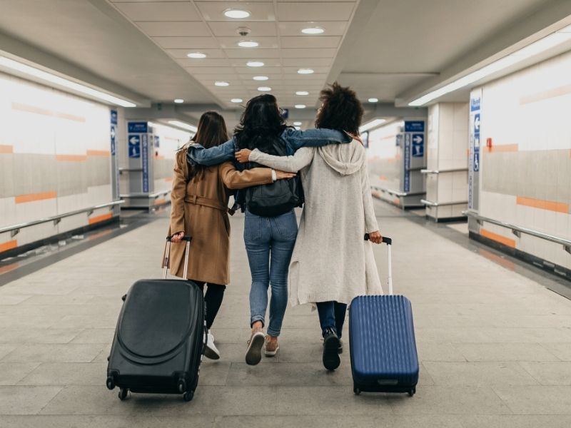 friends-travelling